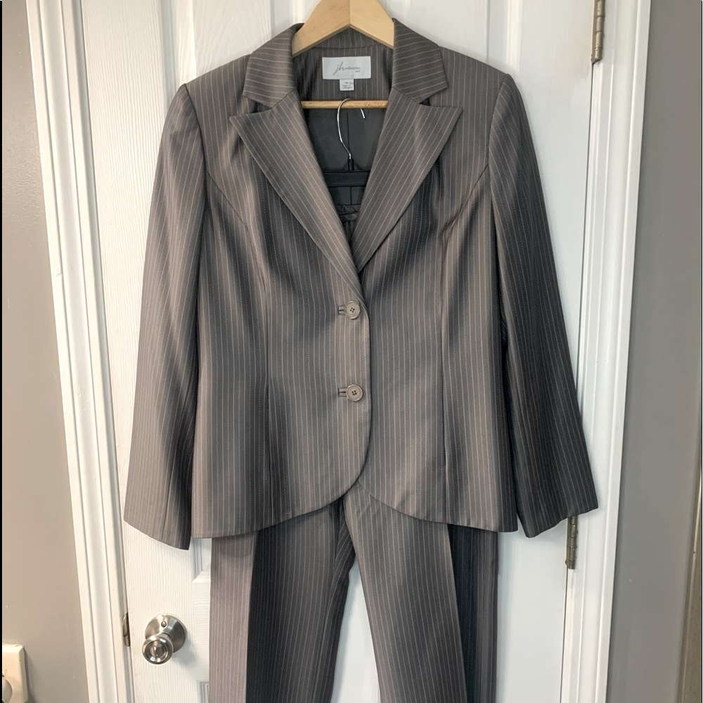 JH Collectibles Grey Pants Suite